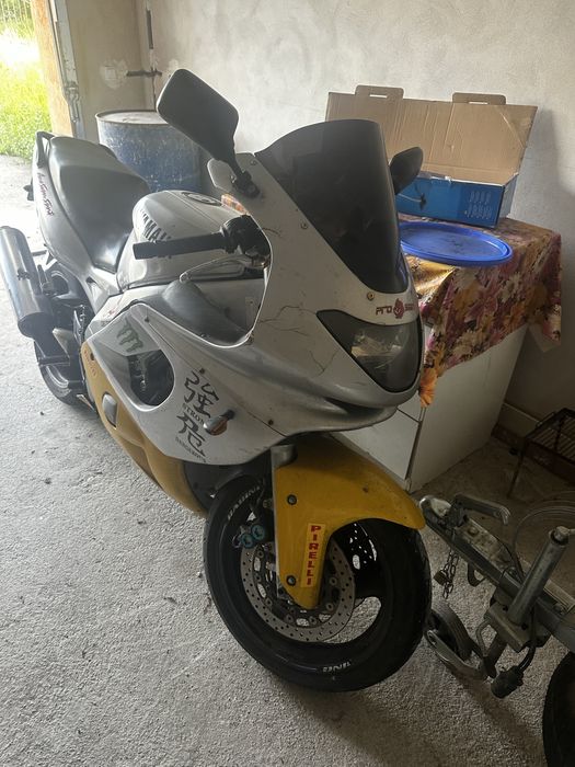 Motocicleta yamaha 600 cm