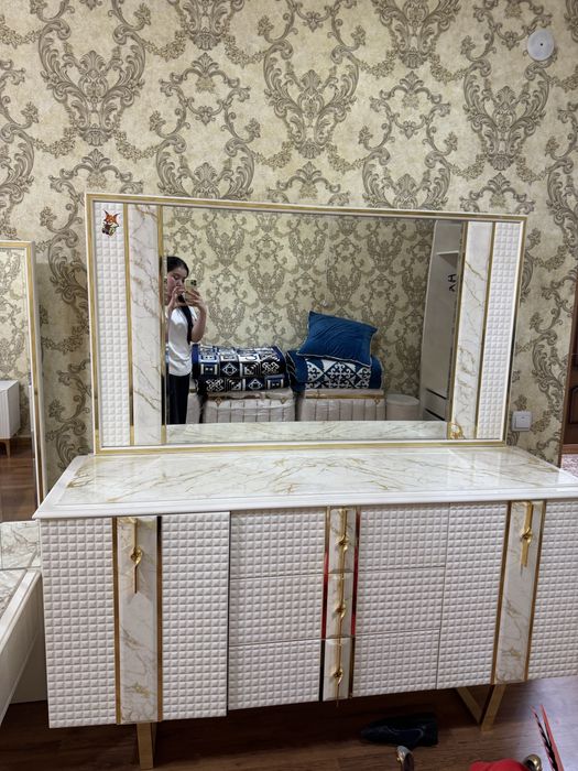 Спальный гарнитур почти новый