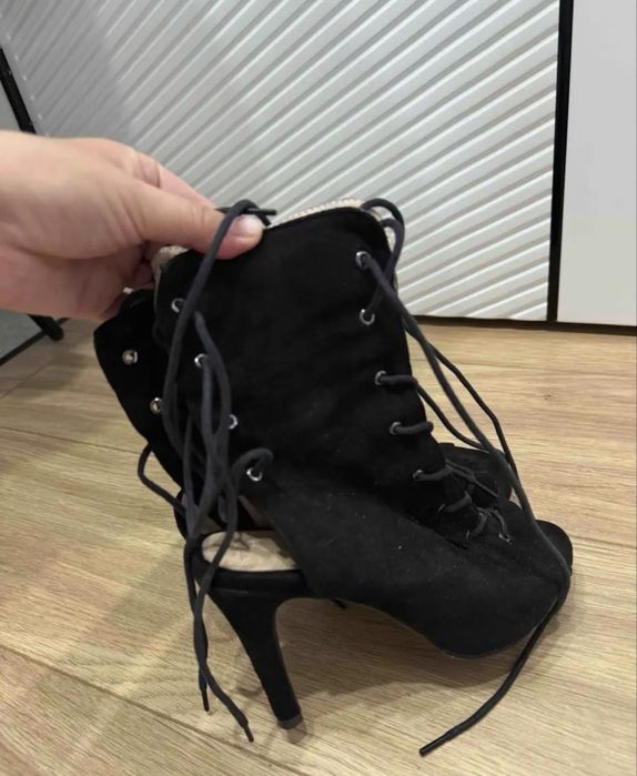 Продам туфли, хиллсы