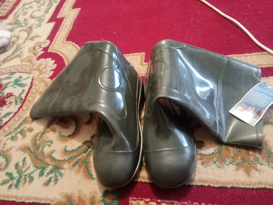 Резиновые ботинки