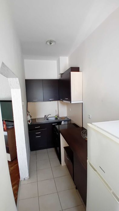 Двустаен апартамент до Общината