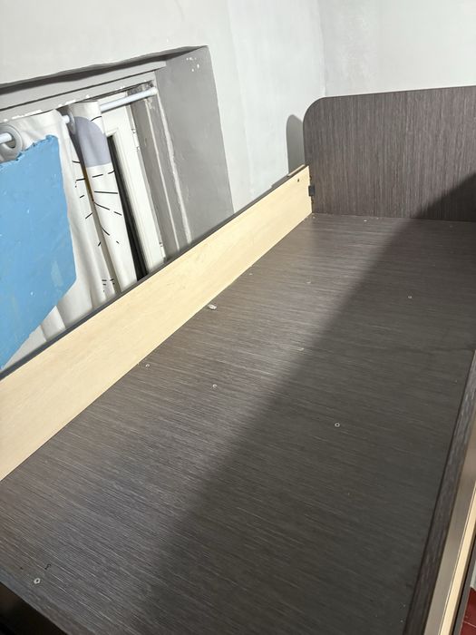 Двухяросный кровать