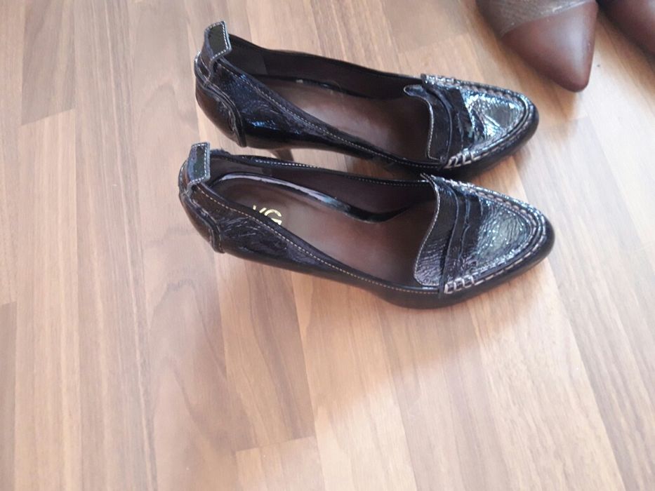 Обувки на висок ток