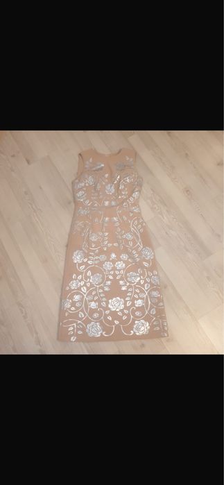 Продам платья красивые