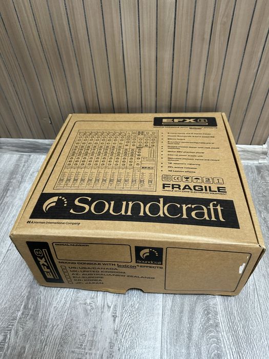 Микшерный пульт Soundcraft EFX8