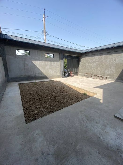 Uy sotiladi 2.2 sotiqli