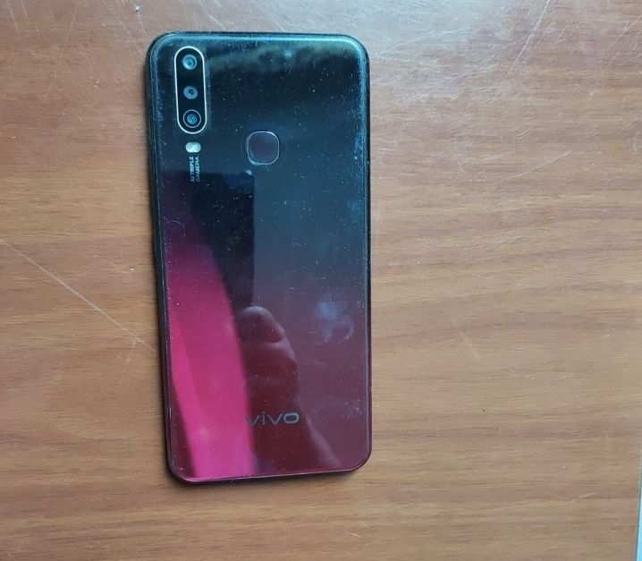 Продам телефон  Vivo Y12