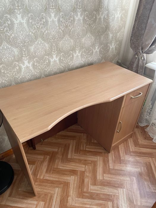 продаётся Письменный стол