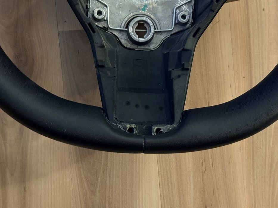 ПЕРФЕКТЕН! Волан Tesla Model 3/Y Фейслифт ОРИГИНАЛЕН!