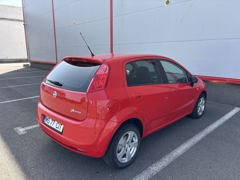 Vând FIAT Grande Punto