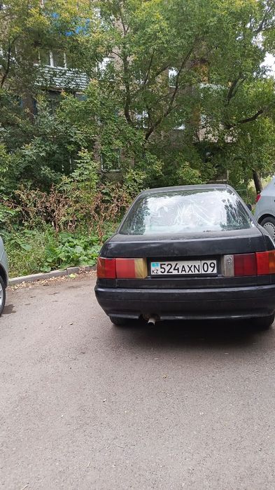 Продаю Ауди 80на полном ходу