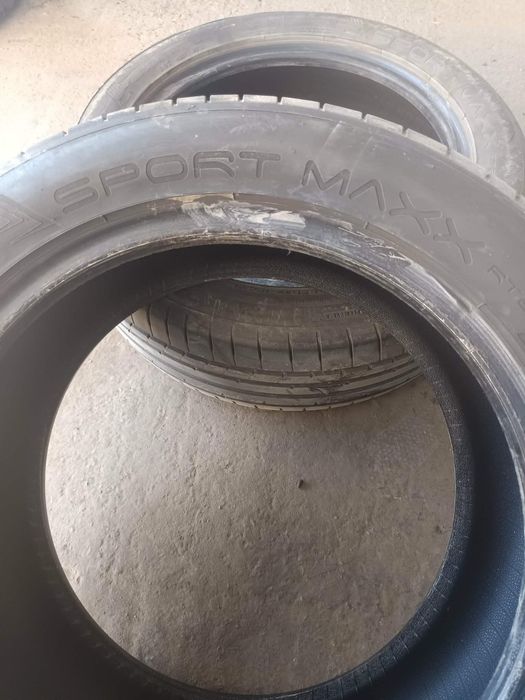 215/55/17 2броя Dunlop SportMaxx.Гумите са в много добро състояние