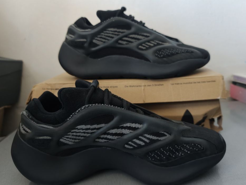 Adidas yeezy 700 V3 dark glow gx6144 marimea 42.5(27 cm)