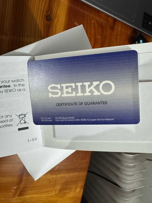 Seiko Men's Classic Analogue Quartz White Dial Watch Gold Detail Strap