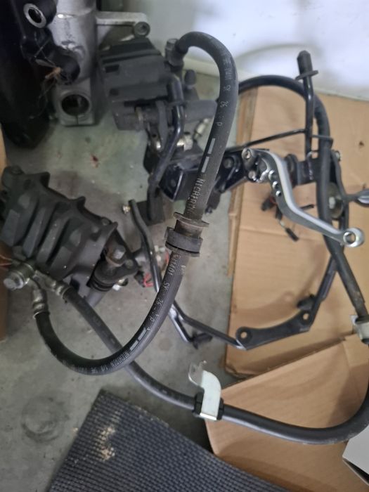 Dezmembrez sau vand întreg Suzuki SFV 650 Gladius