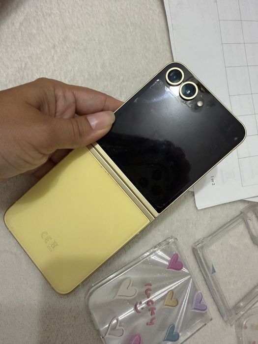 Samsung galaxy z flip 6 като нов в гаранция