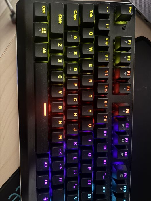 Tastatura mecanica moduri de iluminare rgb