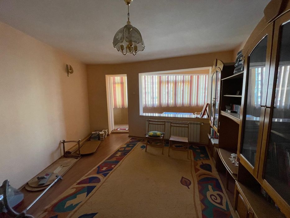 Ocazie! Doua camere decomandate cu doua balcoane etaj 2,Mazepa.