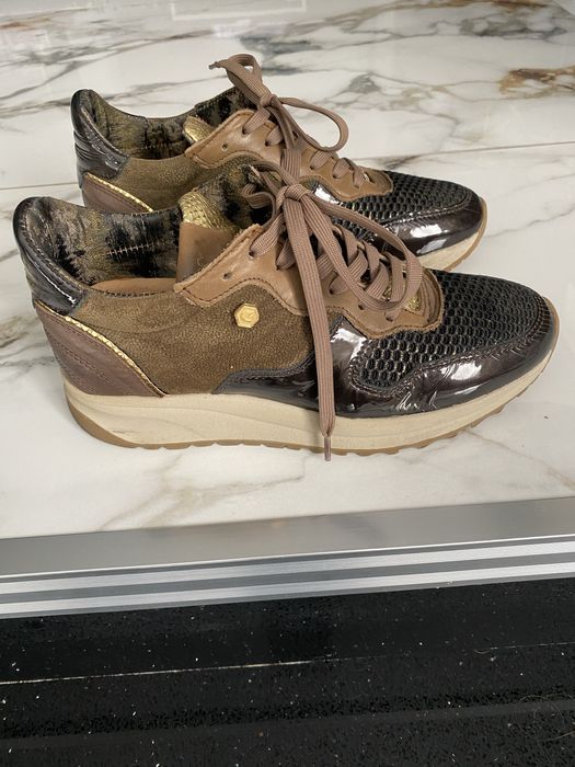 Продава обувки