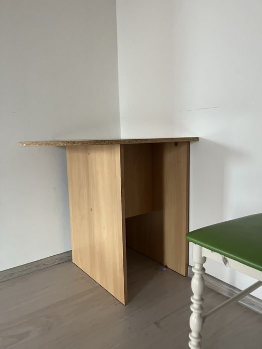 Два угловых стола