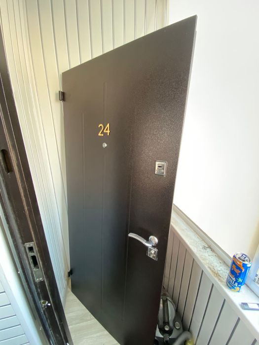 Продам дверь металлическая входная