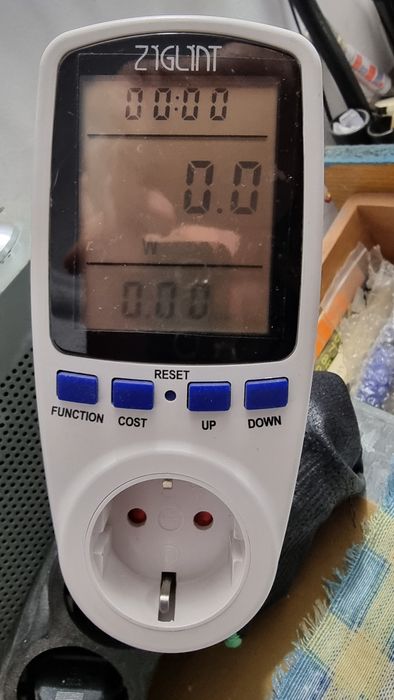 Прибор за измерване на консумираната енергия/ватметър/