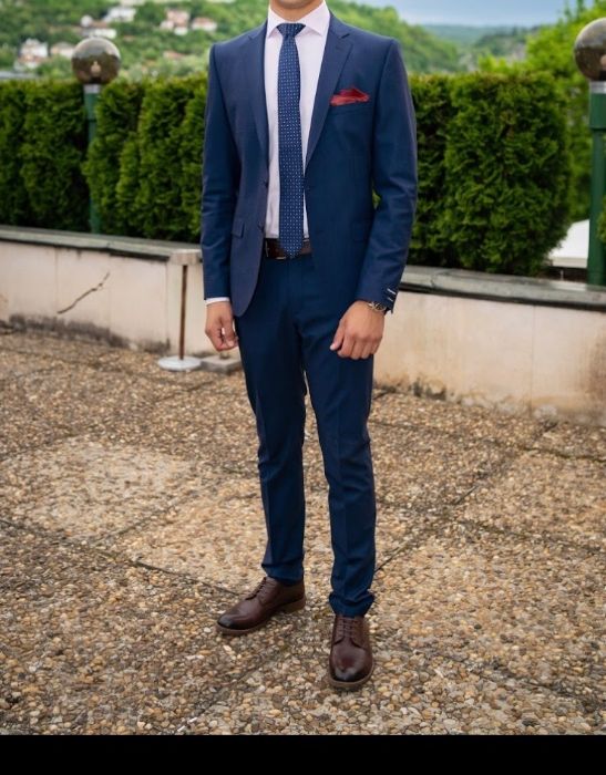 Официален костюм