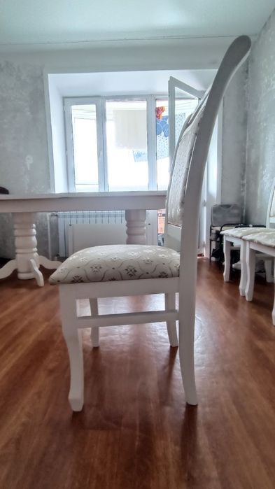 Стол со стульями