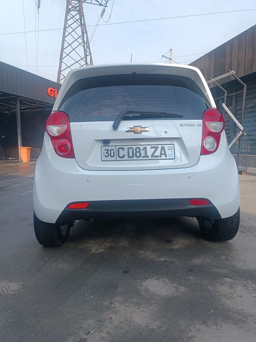 Spark 2022 yil 15000km yurgan polniy navarit qilingan yangi moshina.