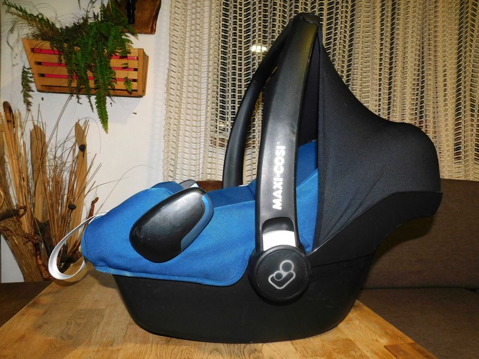 Scoica Maxi Cosi cu parasolar grupa 0-13 kg