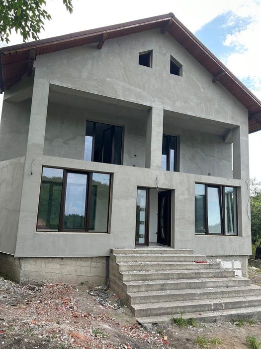 Casă de vânzare -271 mp utili,P+E.