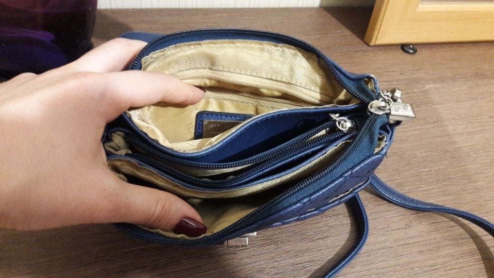 Продаю сумочку компактную