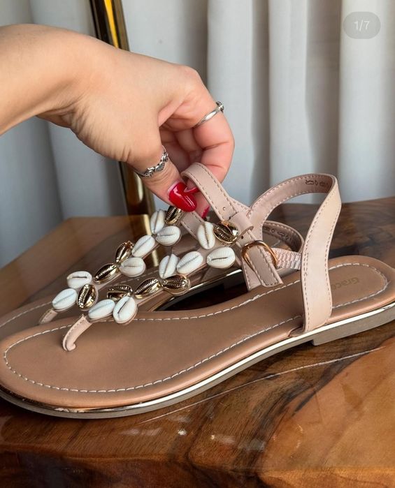 Босоножки кожаные