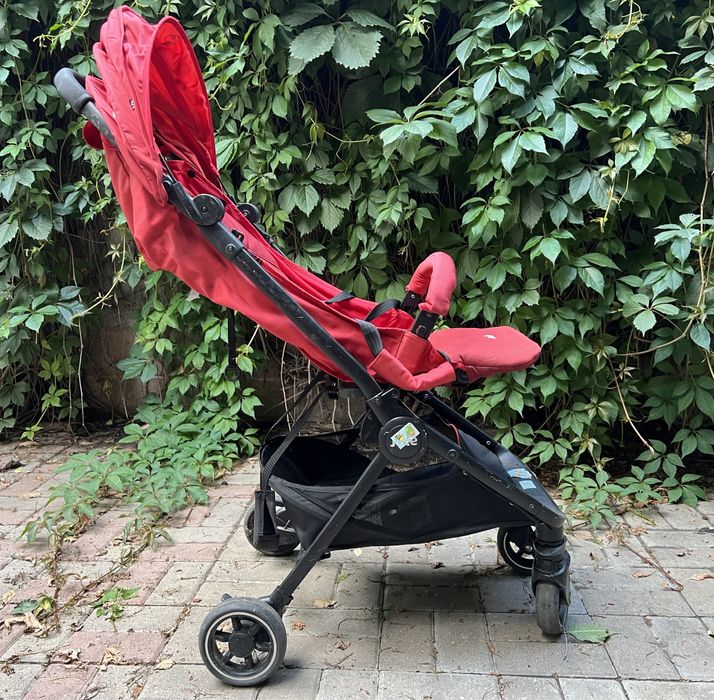 Коляска прогулочная Joie Pact