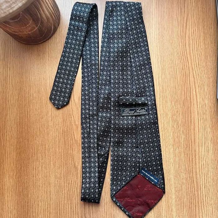 Cravata David Saddler 100% matase brodata Made in Italy negru cu flori