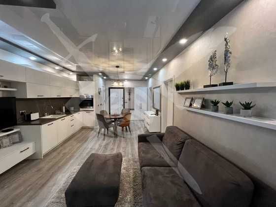 Дава се под наем Тристаен апартамент в Варна, Център - 74 кв.м за 1100 € - Снимка #2