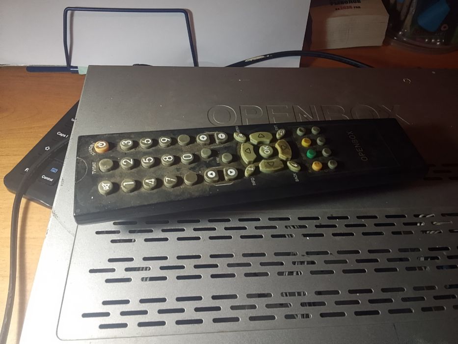 Тюнера в рабочем состоянии с пультом