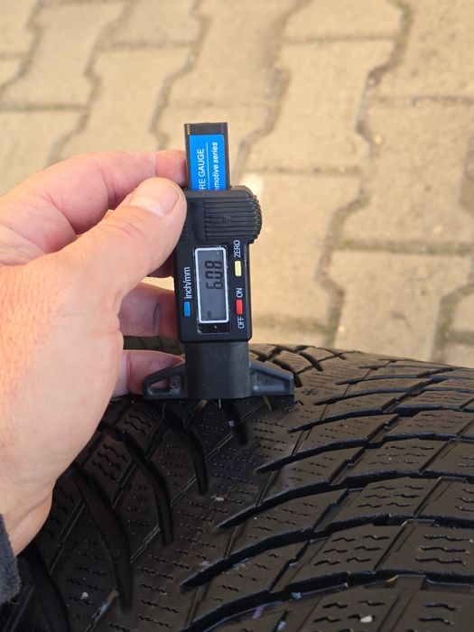 225 50 17 Nokian