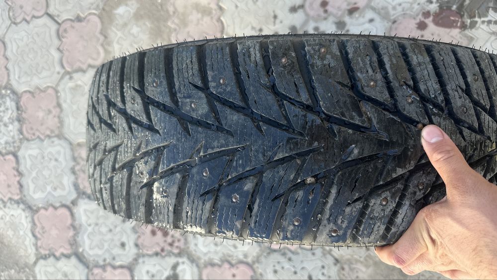 Продам зимнию шипованную резину
