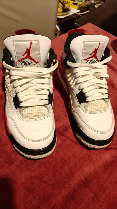 Jordan 4 retro thunder