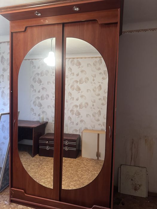 Продам б/у шкаф в хорошем состоянии, большой, высокий , вместительный