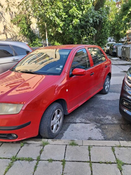 Продавам Шкода Фабиа 2007г, дизел, на 210хил км, 1.6 поддържана имам я повече от 10години 2100 евро