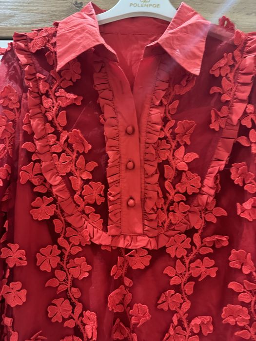 ярко красное алое платье