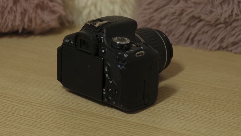 Canon EOS 600D с обектив 18-55mm