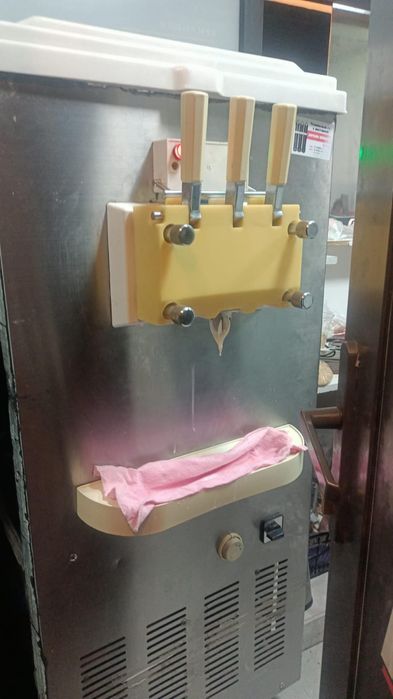 Фризер Аппарат для мороженного.