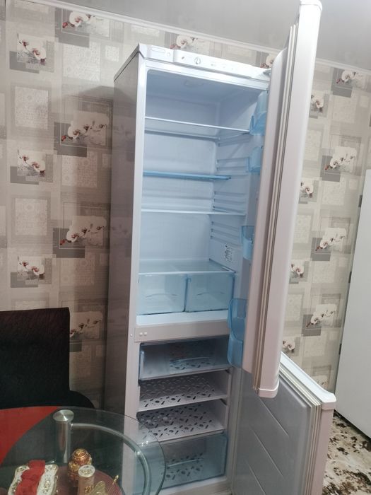 Продам холодильник