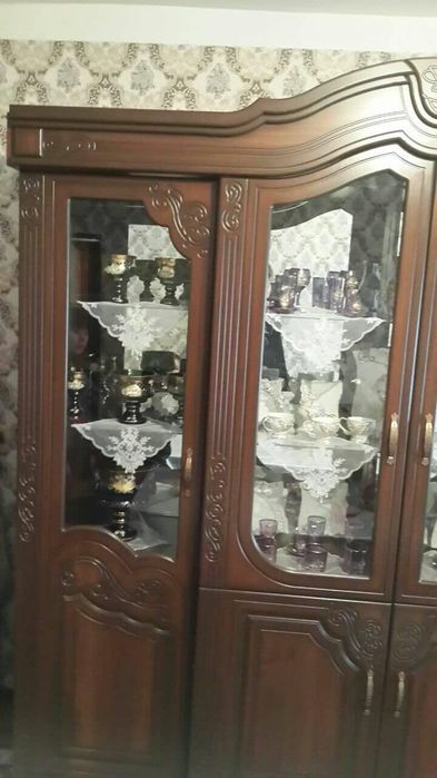 Настенный шкаф продается