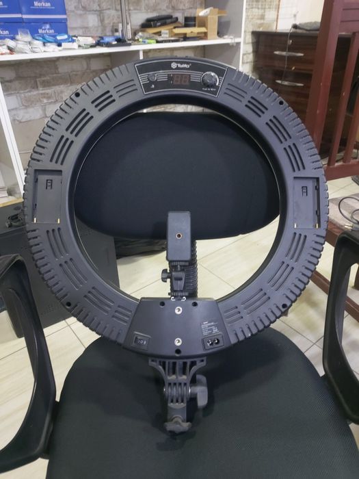 Большой кольцевая светодиодная лампа.