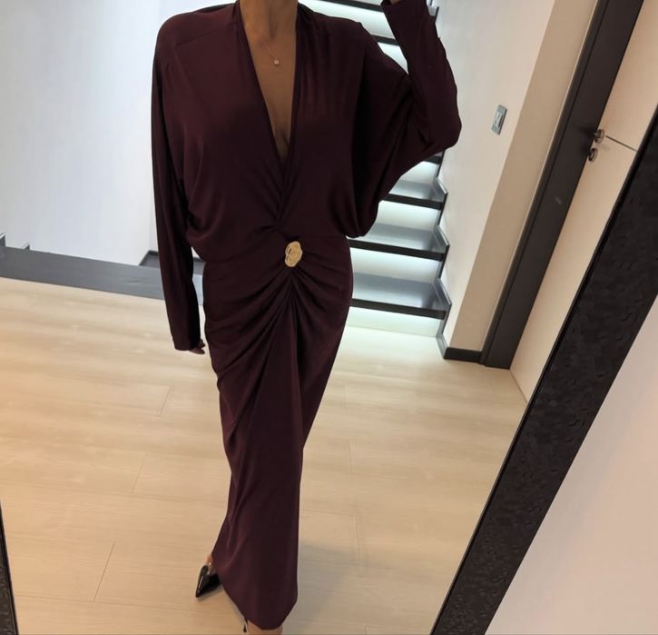 Rochie burgundy cu detaliu auriu