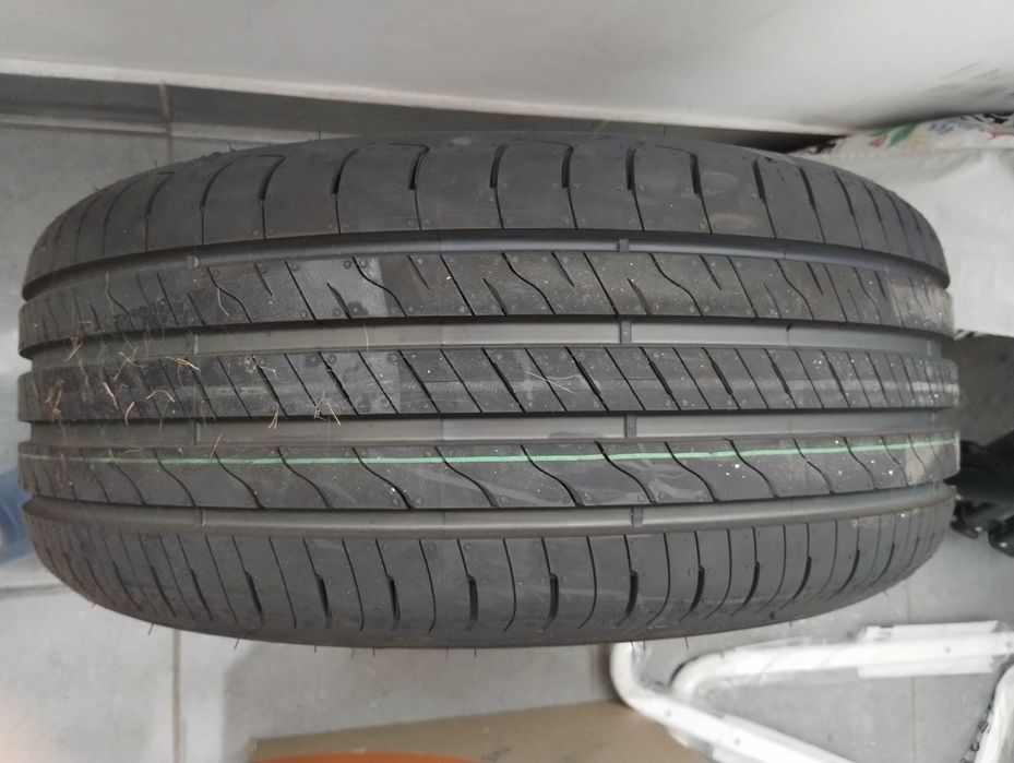 O anvelopă 225/45/R17 Goodyear EfficientGrip Performance 2